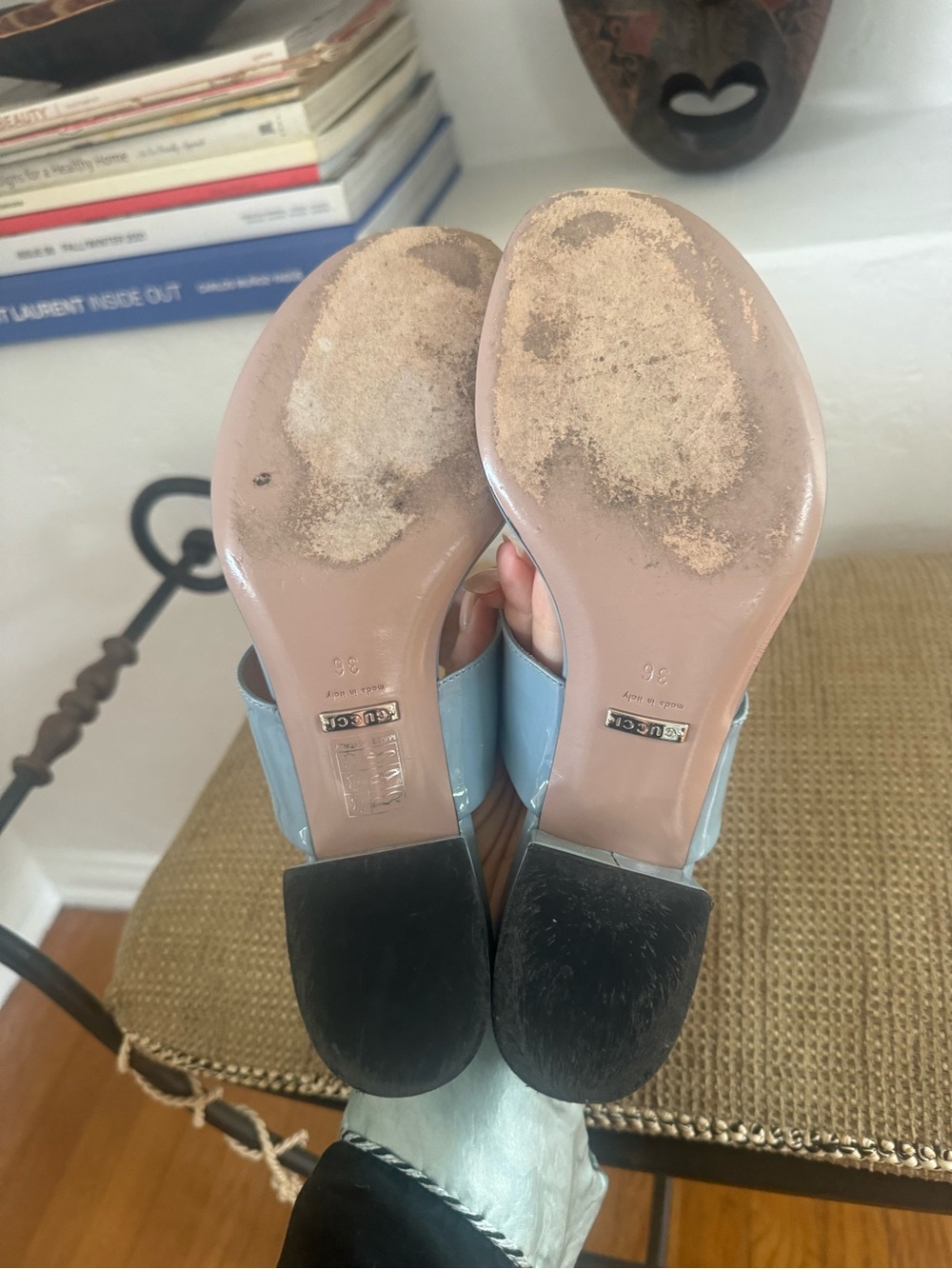 Gucci Patent Leather Thong Sandals in Light Blue with Gold Hardware - Picture 5 of 5